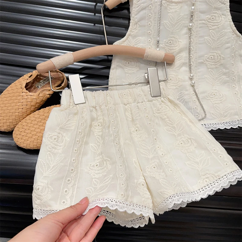 Conjunto de verano niña con chaleco floral bordado y pants de encaje - imagen 5