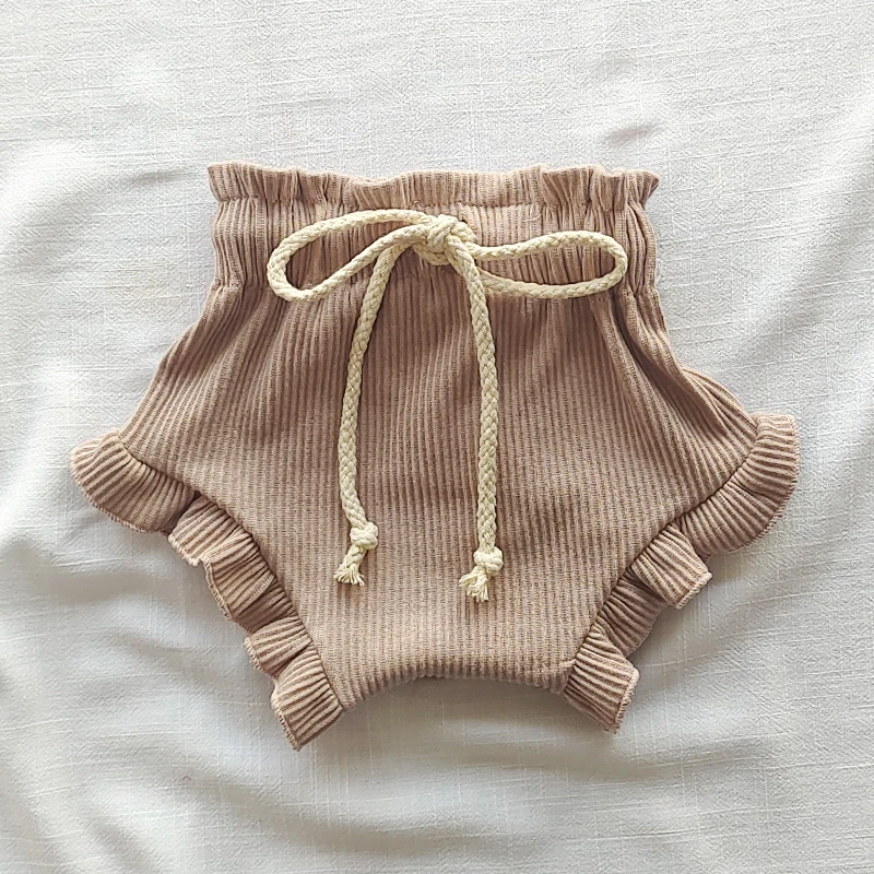 Pantalones cortos bebé bombachos de gofre con volantes – veraniegos - imagen 3