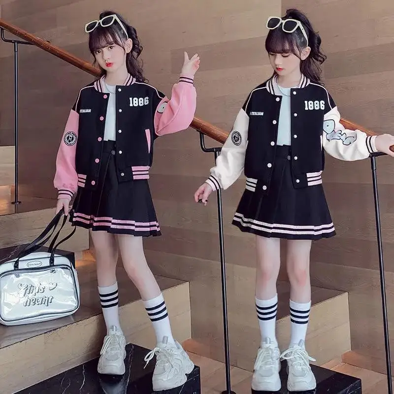 Conjunto béisbol para niña con chaqueta de letras y falda plisada - imagen 4