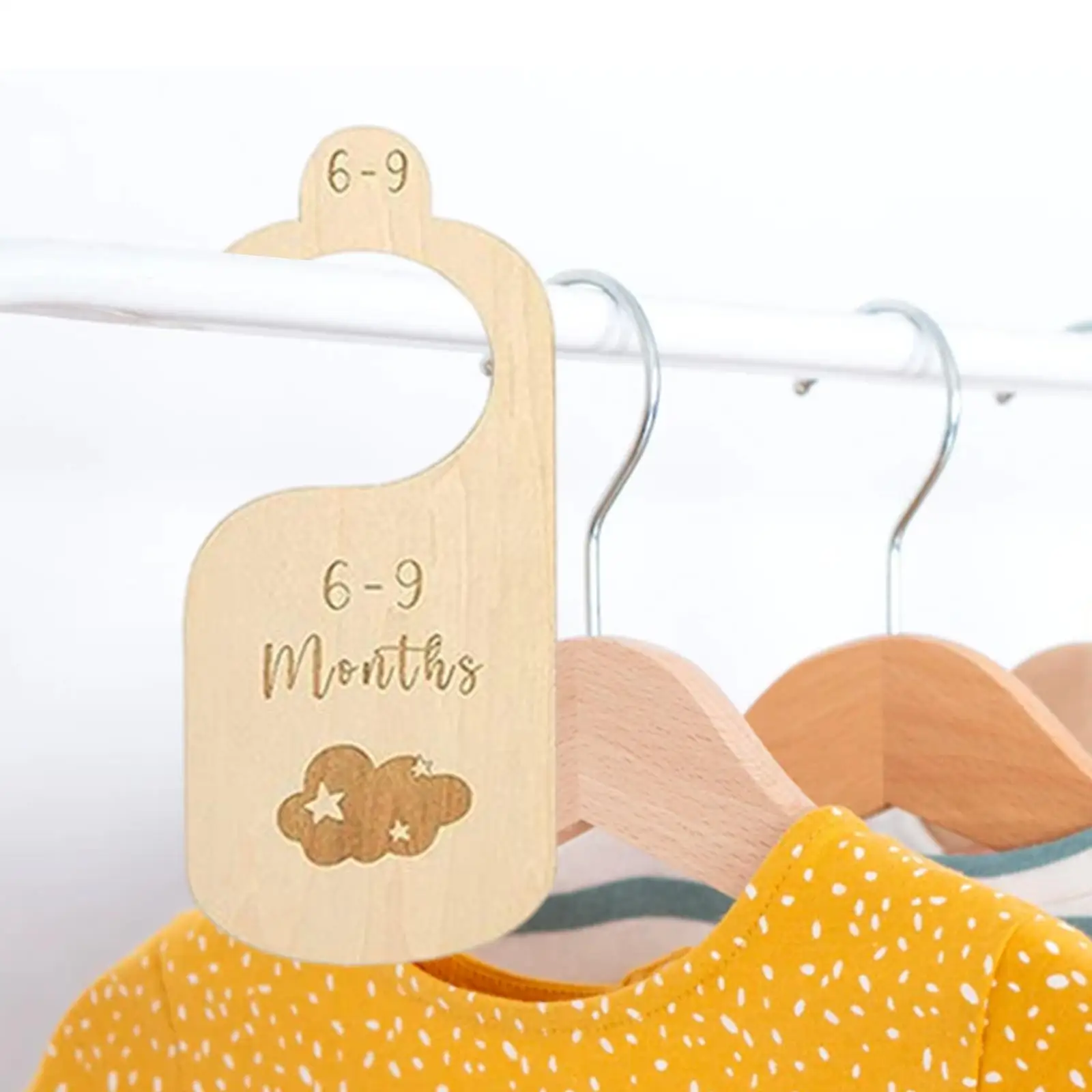Armario más ordenado con divisores para ropa infantil