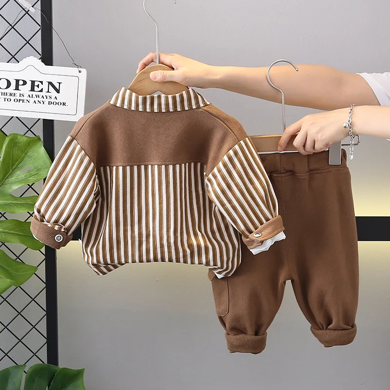 Conjunto de otoño para bebé: chaqueta, camiseta y pantalón infantil - imagen 4