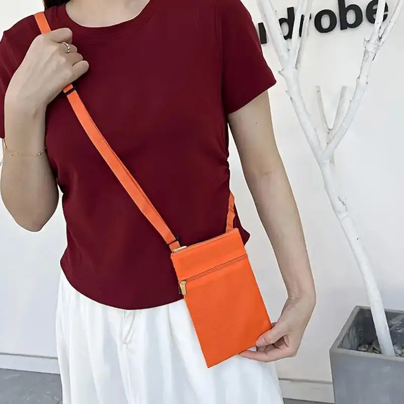 Bolso bandolera para móvil ligero de color sólido con correa