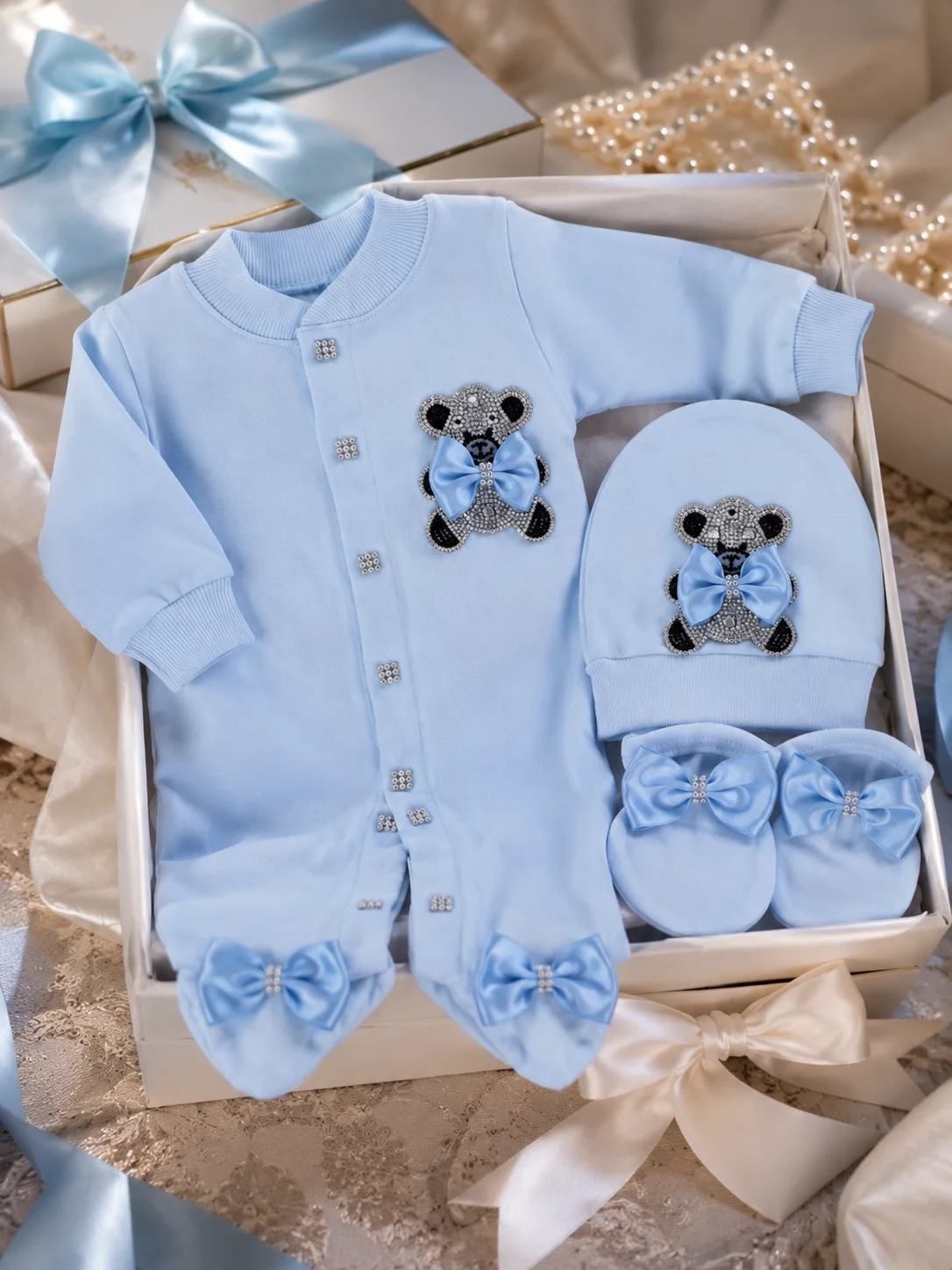 Conjunto recién nacido azul claro con pelele y broches completos - imagen 3