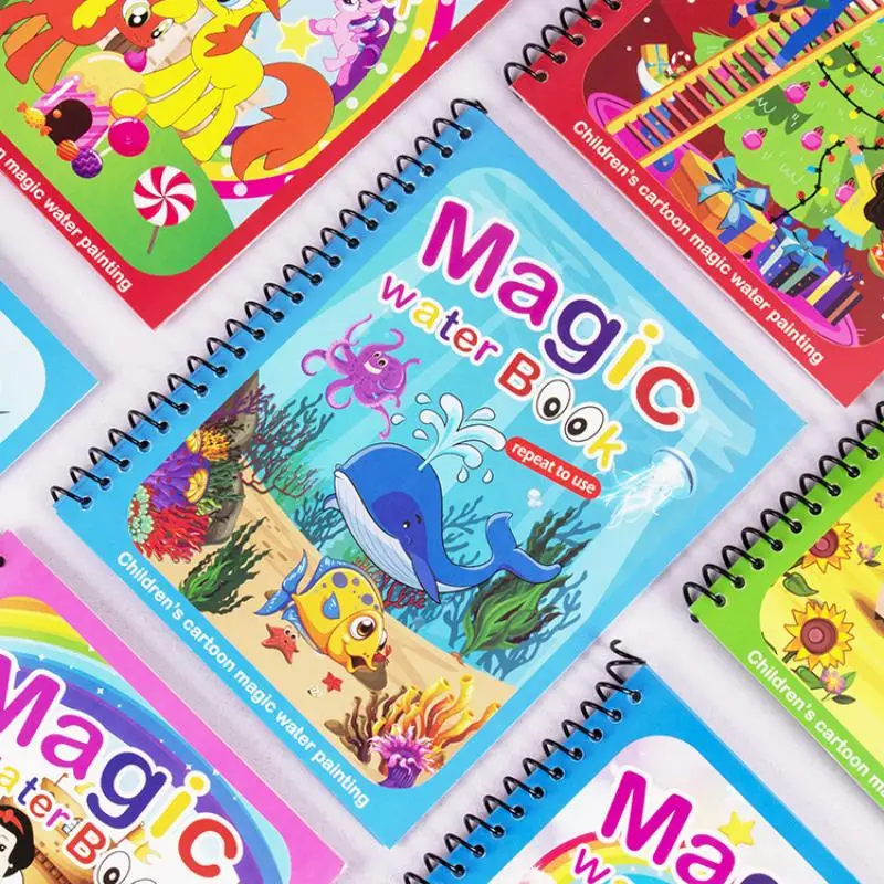 Pluma de agua y trazos sobre el libro