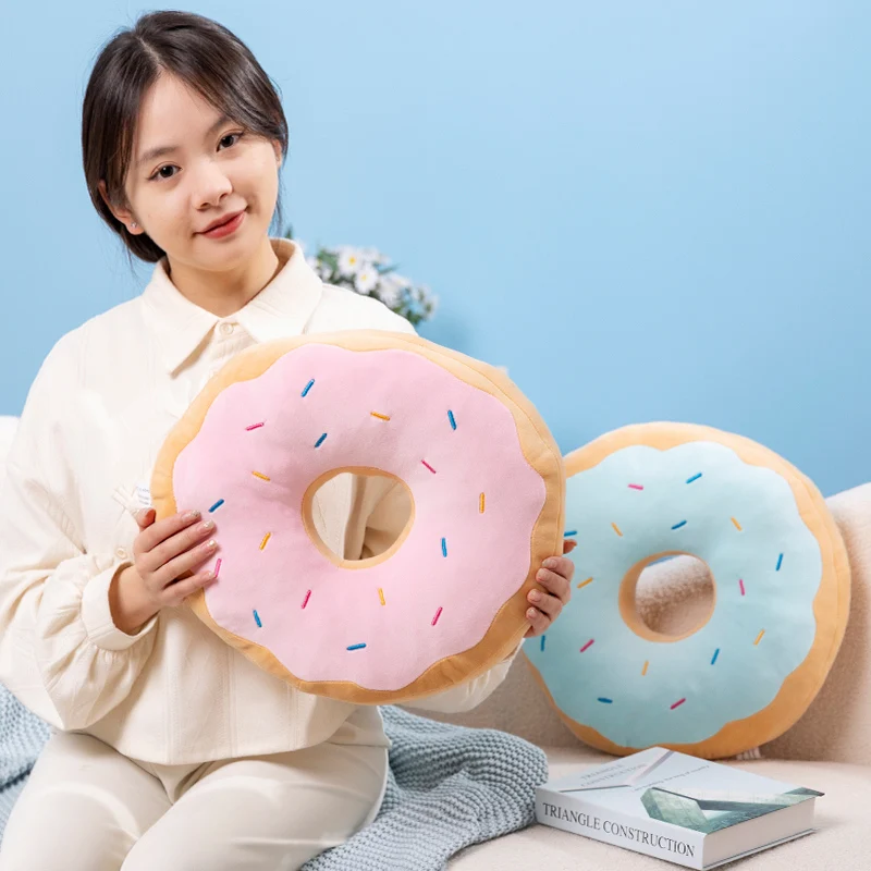 Peluche almohada donut frito estilo kawaii, textura de felpa