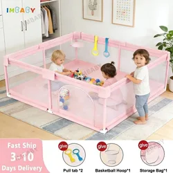 Corral de juegos para bebés rosa con barandilla de seguridad