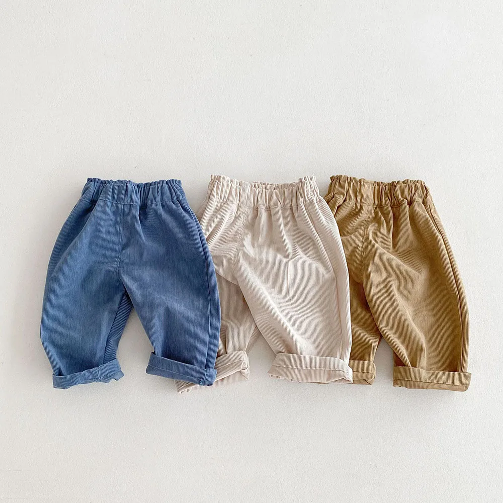 Pantalones infantiles en diferentes colores