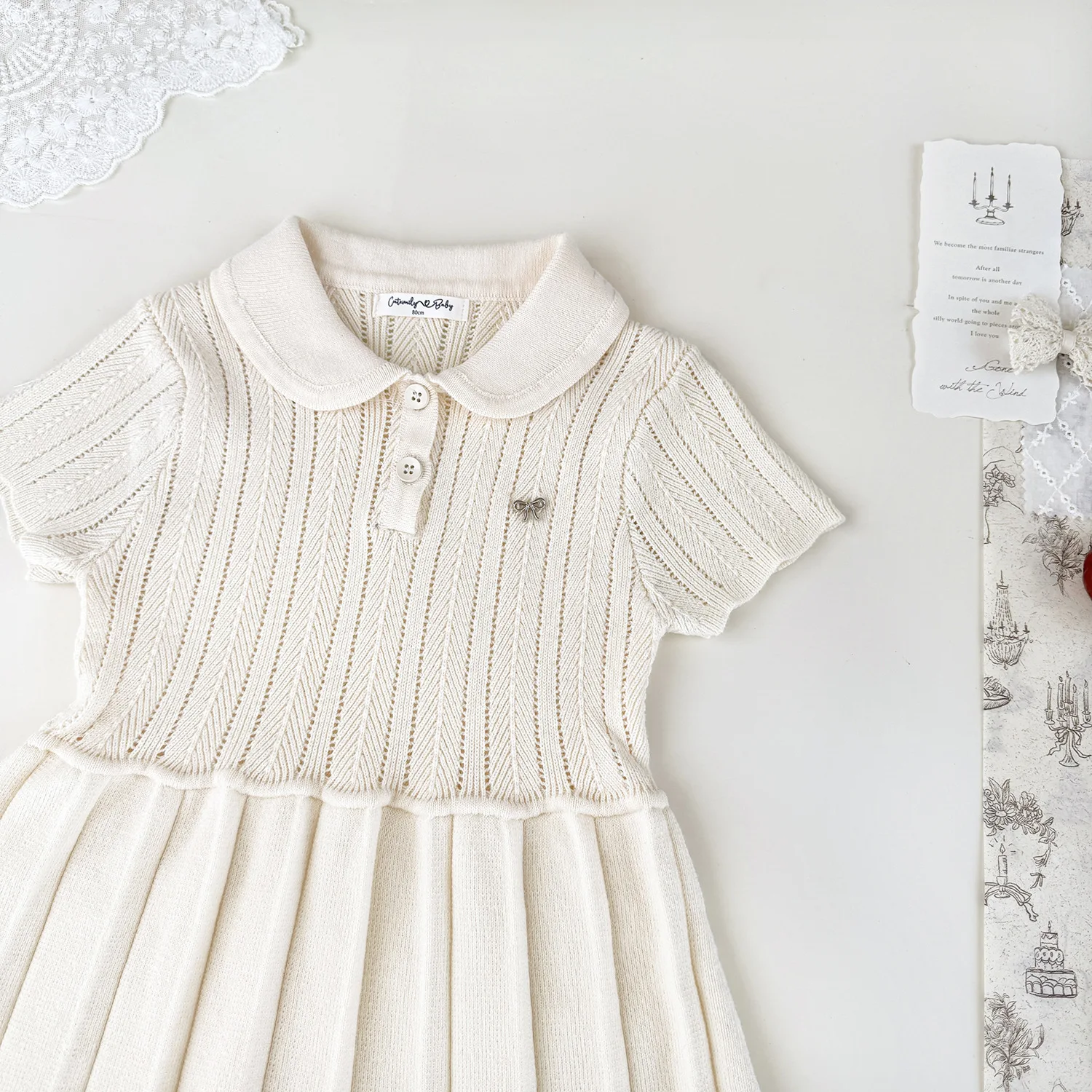 Vestido de punto de niña con cuello Peter Pan y plisado - imagen 5