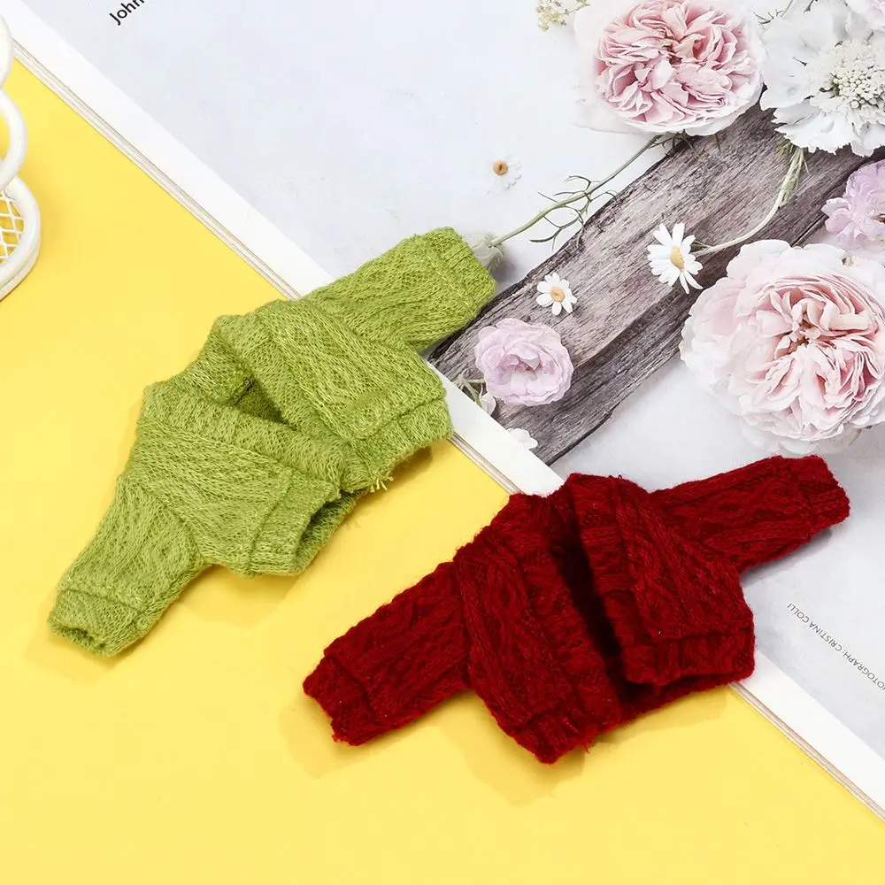 Ropa para muñecas: suéter de punto multicolor hecho a mano