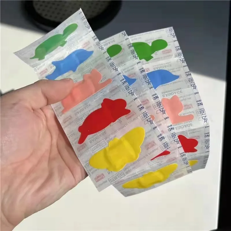 Tiritas infantiles con variedad de diseños animados
