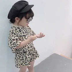 Conjunto bebé leopardos 2 piezas verano - camiseta y pantalones cortos