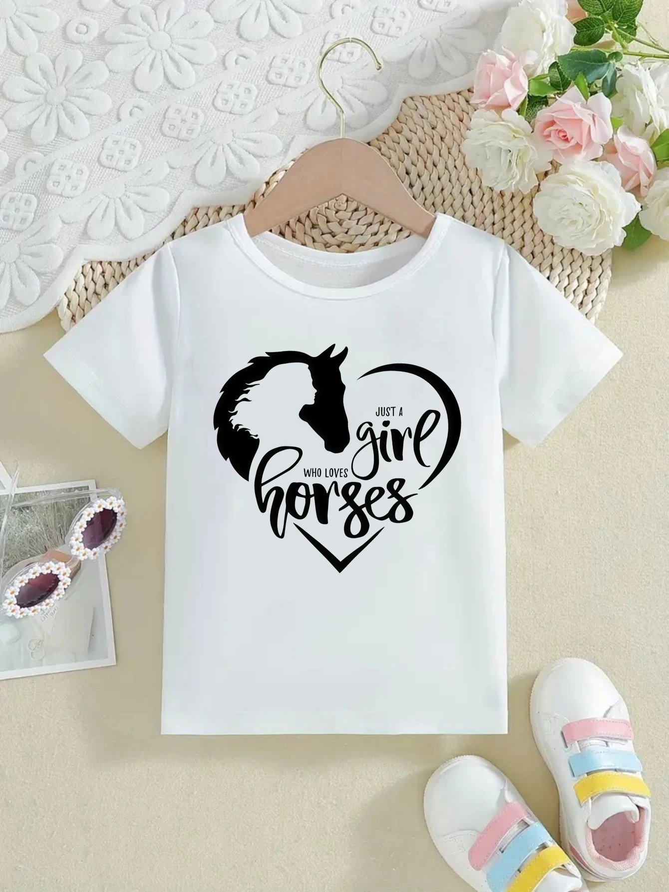 Camiseta de niña de verano con estampado gráfico tierno
