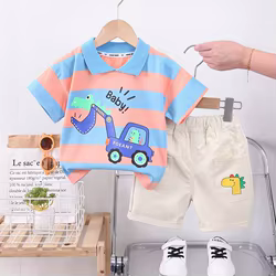 Conjunto verano bebé: camiseta a rayas y shorts casuales