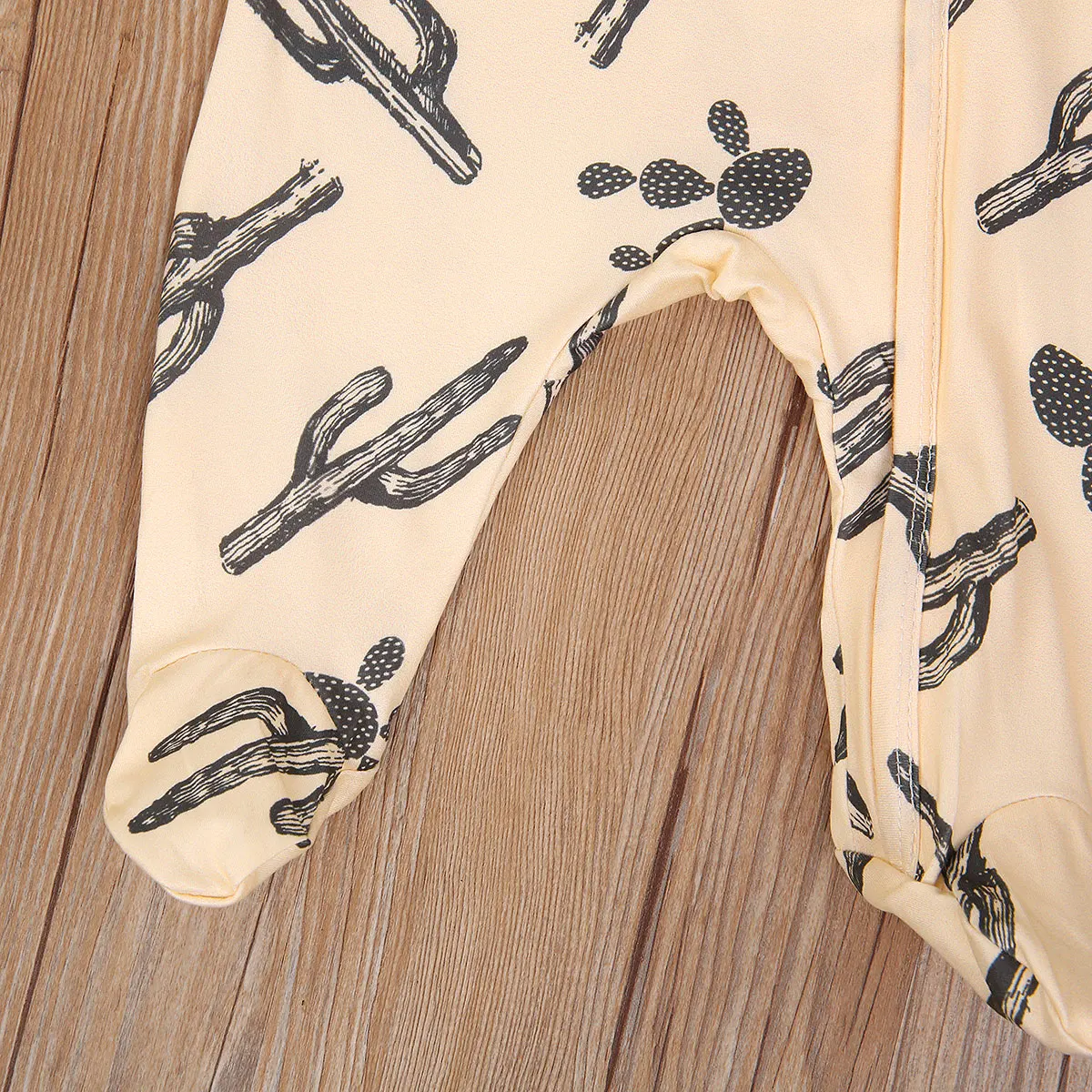 Detalle del estampado donuts cactus