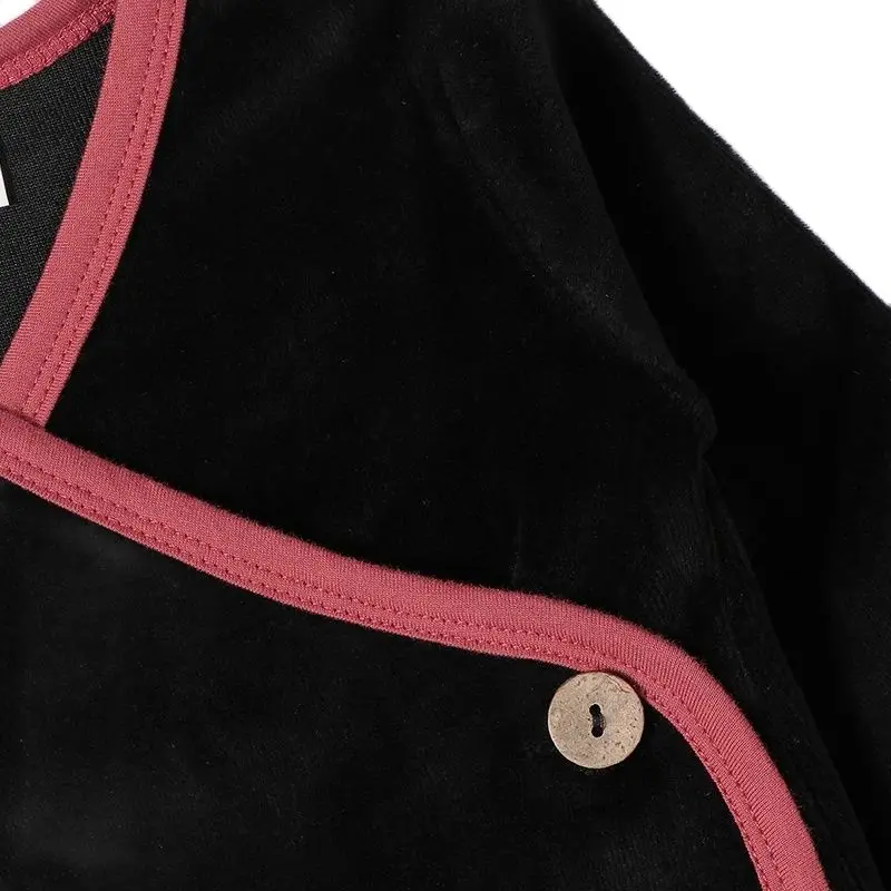 Conjunto pijama terciopelo bebé con apertura lateral negra - imagen 3