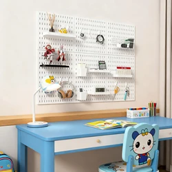 Tablero perforado mural con estante para organización infantil