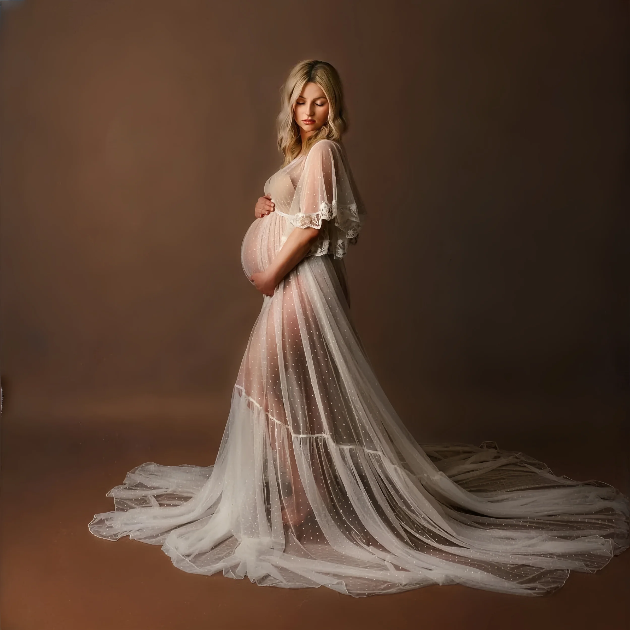 Vestido de maternity transparente de punto tul con manga corta