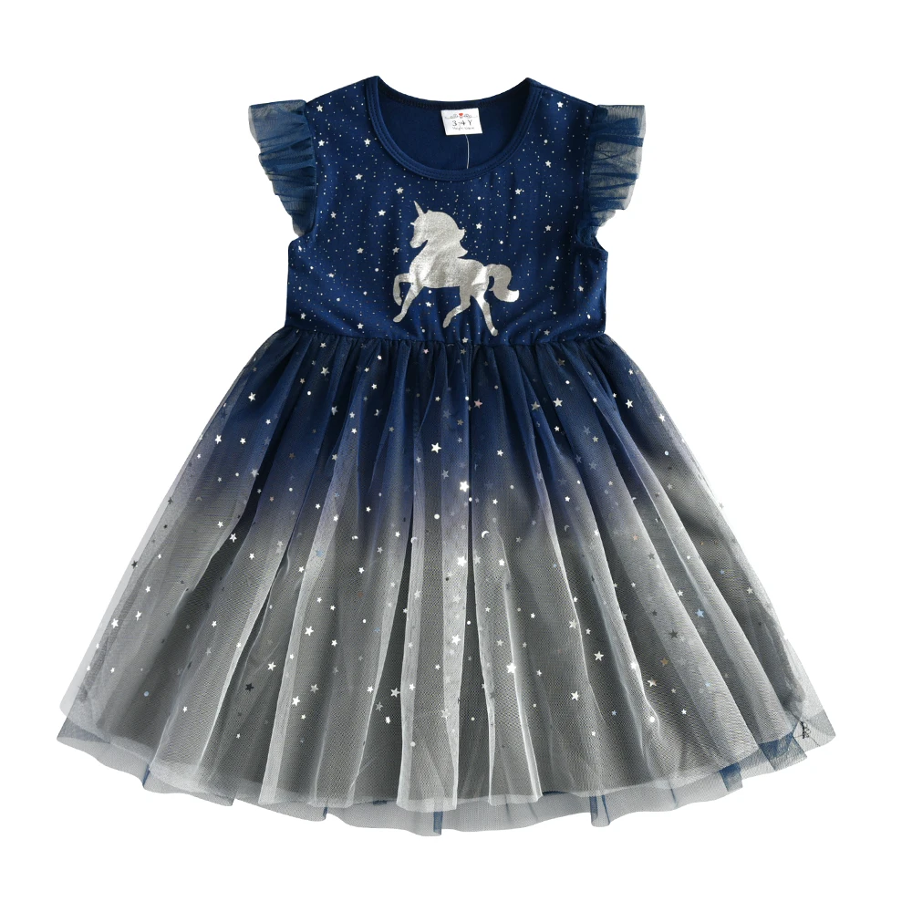 Detalle del print de unicornio en el vestido infantil