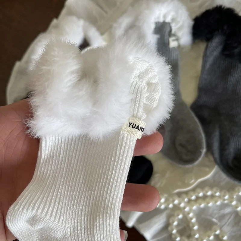 Calcetines peludos de algodón con encaje para otoño e invierno - imagen 3