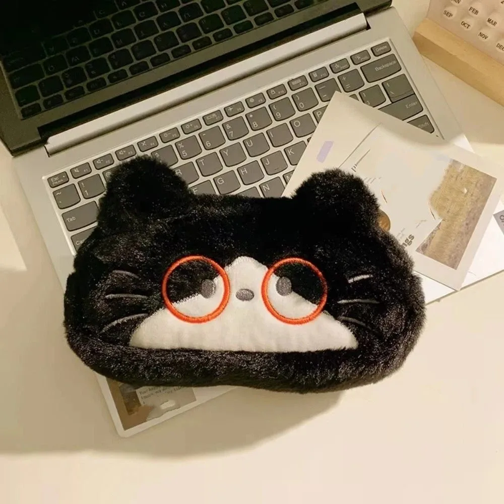 Estuche abierto mostrando capacidad