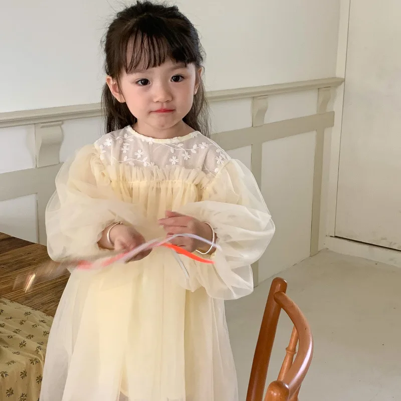 Vestido ideal para eventos: encaje y tul con volumen