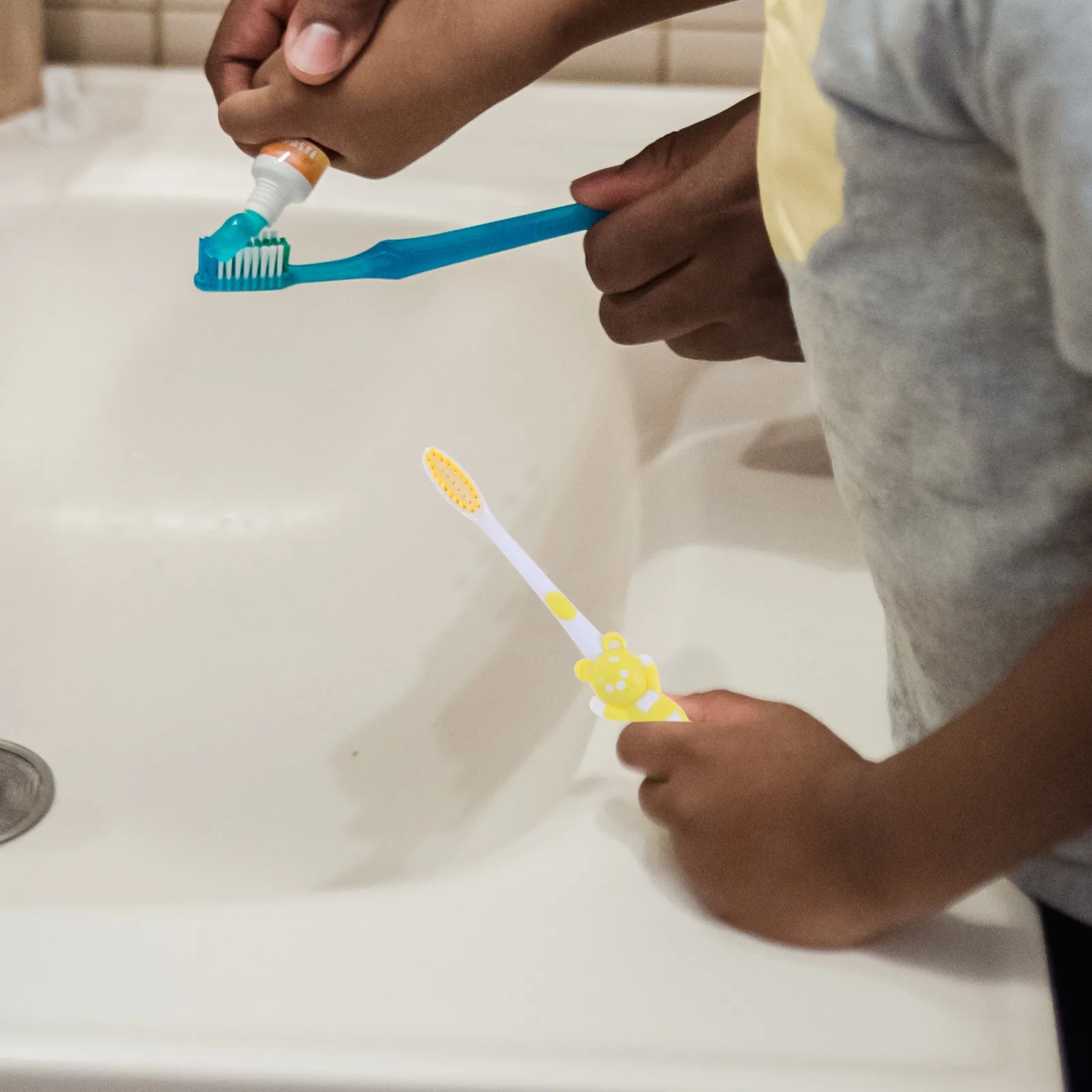 Cepillos de dientes infantiles con base de ventosa, cerdas suaves - imagen 2