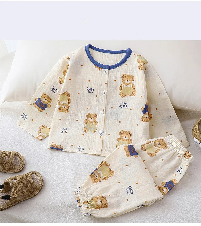 Conjunto de pijama con estampado floral y encaje