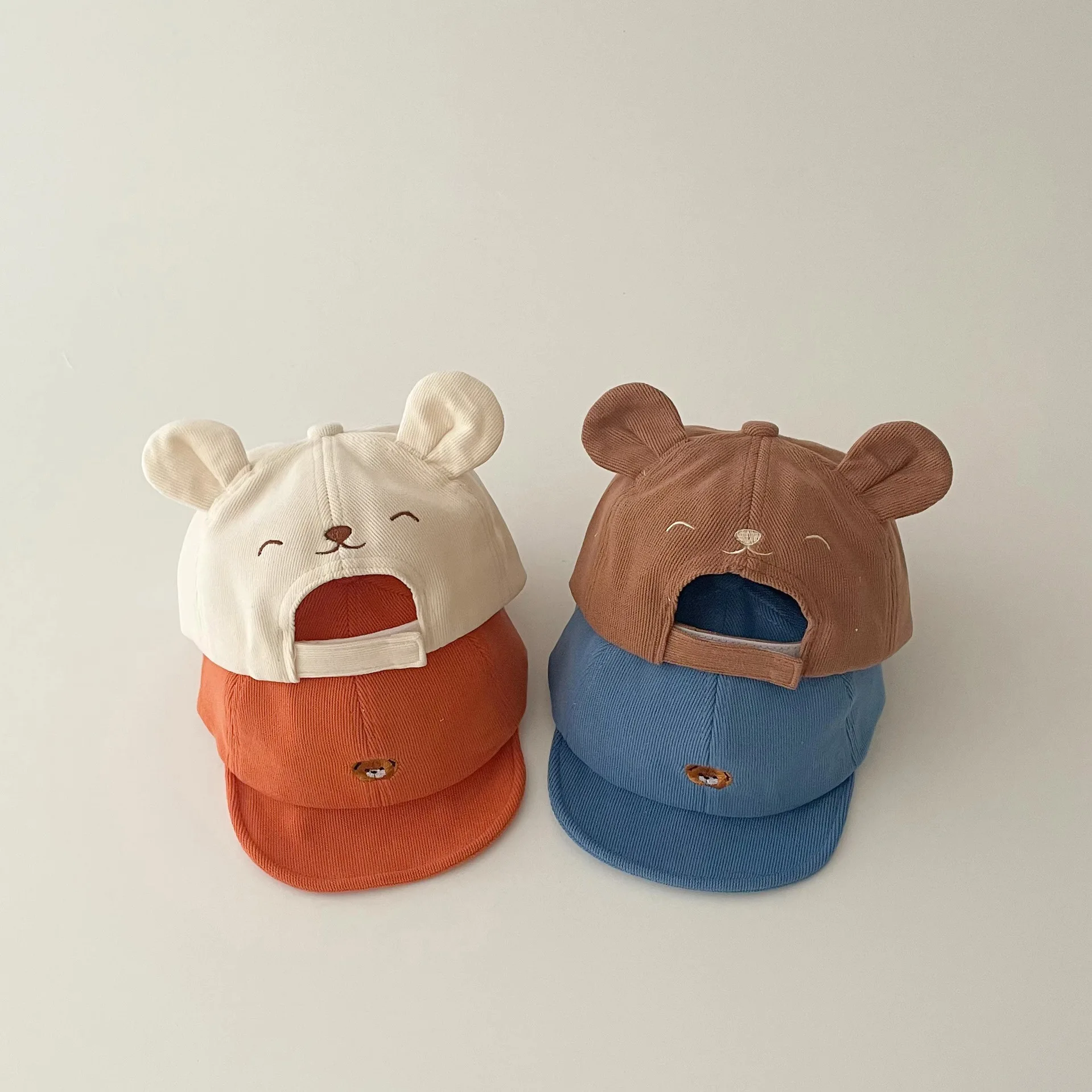 Gorra de béisbol infantil con diseño de orejas de oso
