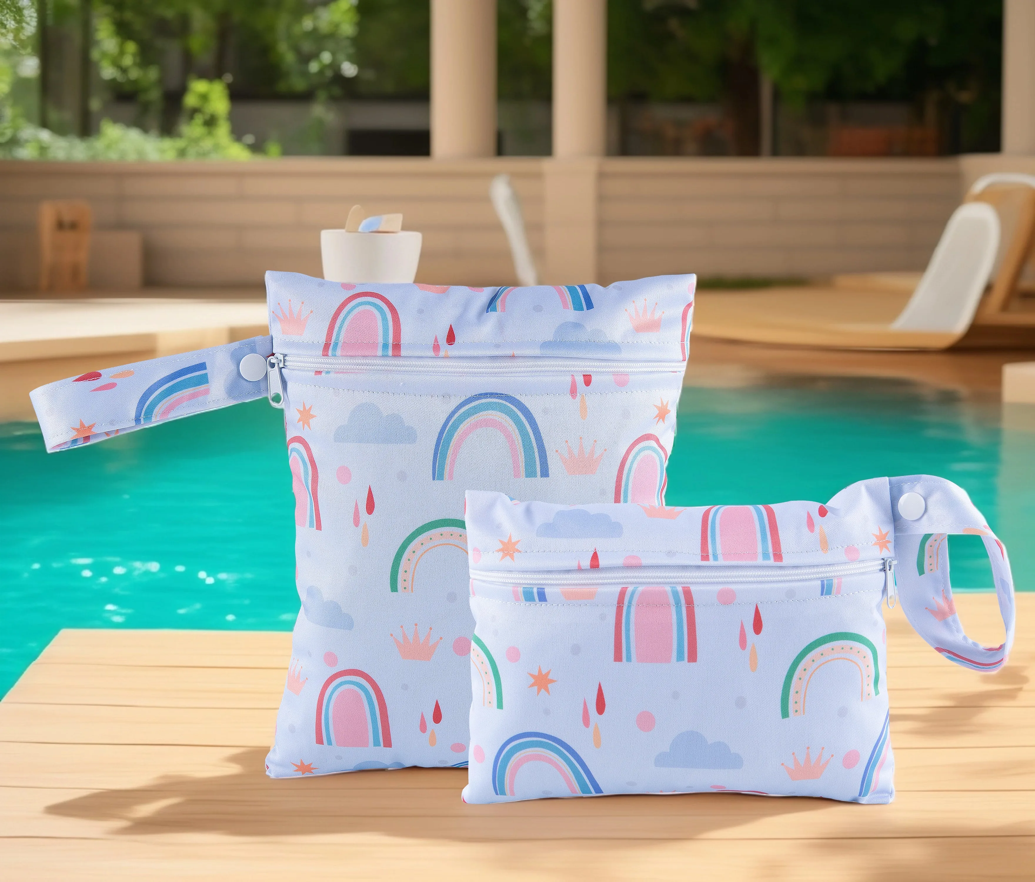 Bolsa húmeda y seca utilizada en una guarderías para organizar pañales y toallitas