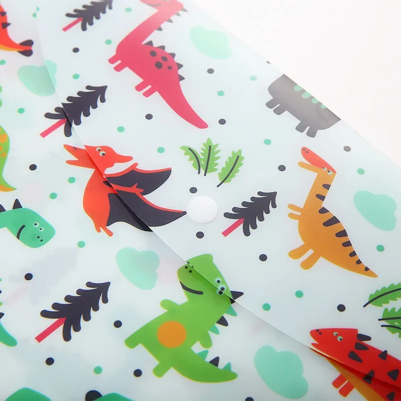 Carpeta escolar infantil de PVC con botón y personajes animados - imagen 5