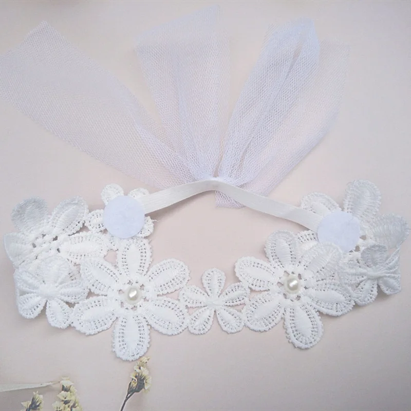 Diadema con encaje floral para looks de bebé