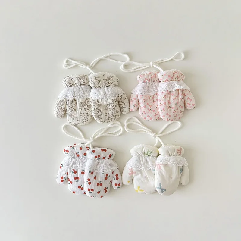 Manoplas de invierno bebé con forro polar y encaje floral - imagen 5