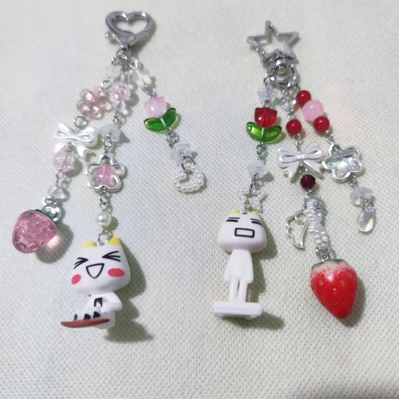 Toro Inoue llavero infantil para gato con corazón y borla de fresa