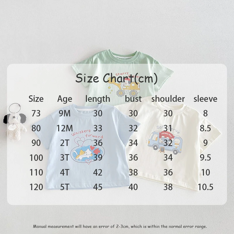 Gato y estampado infantil en camiseta de manga corta