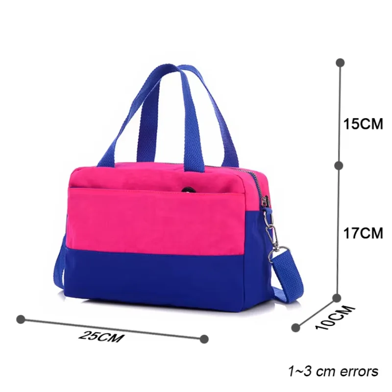 Bolso de mamá con franjas en primer plano