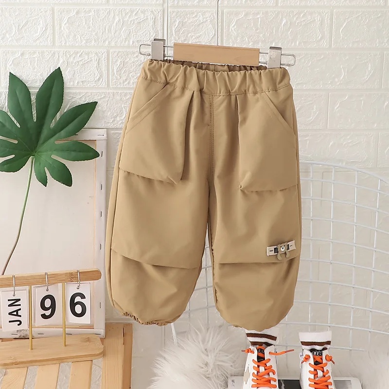 Pantalones en uso durante un paseo al aire libre