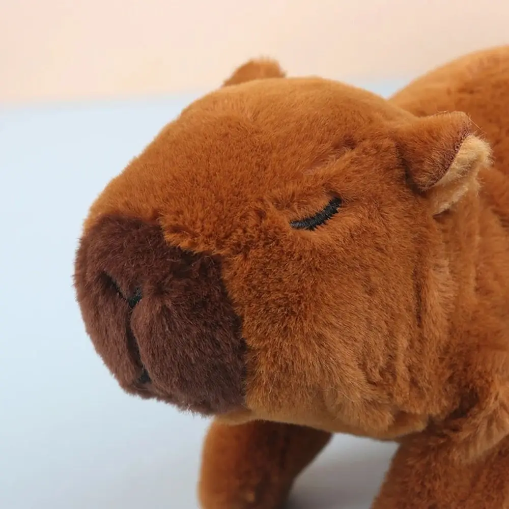 Detalle del peluche de felpa electrónico