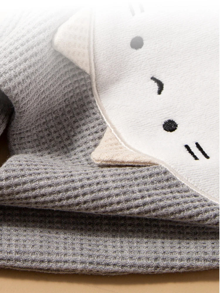 Babero de peluche con forma de oso para bebé - imagen 3