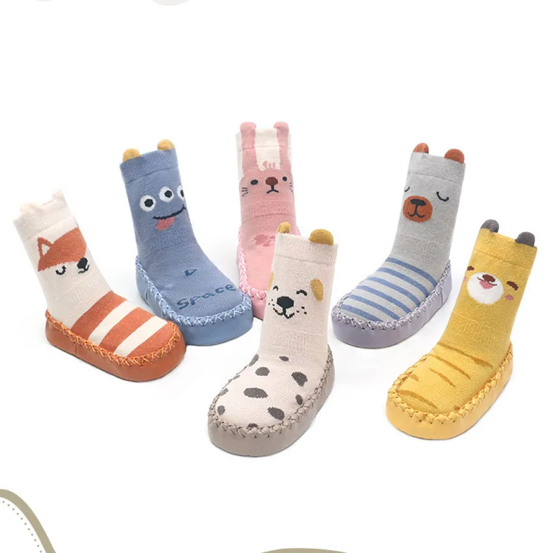 Calcetines finos con diseño de conejo