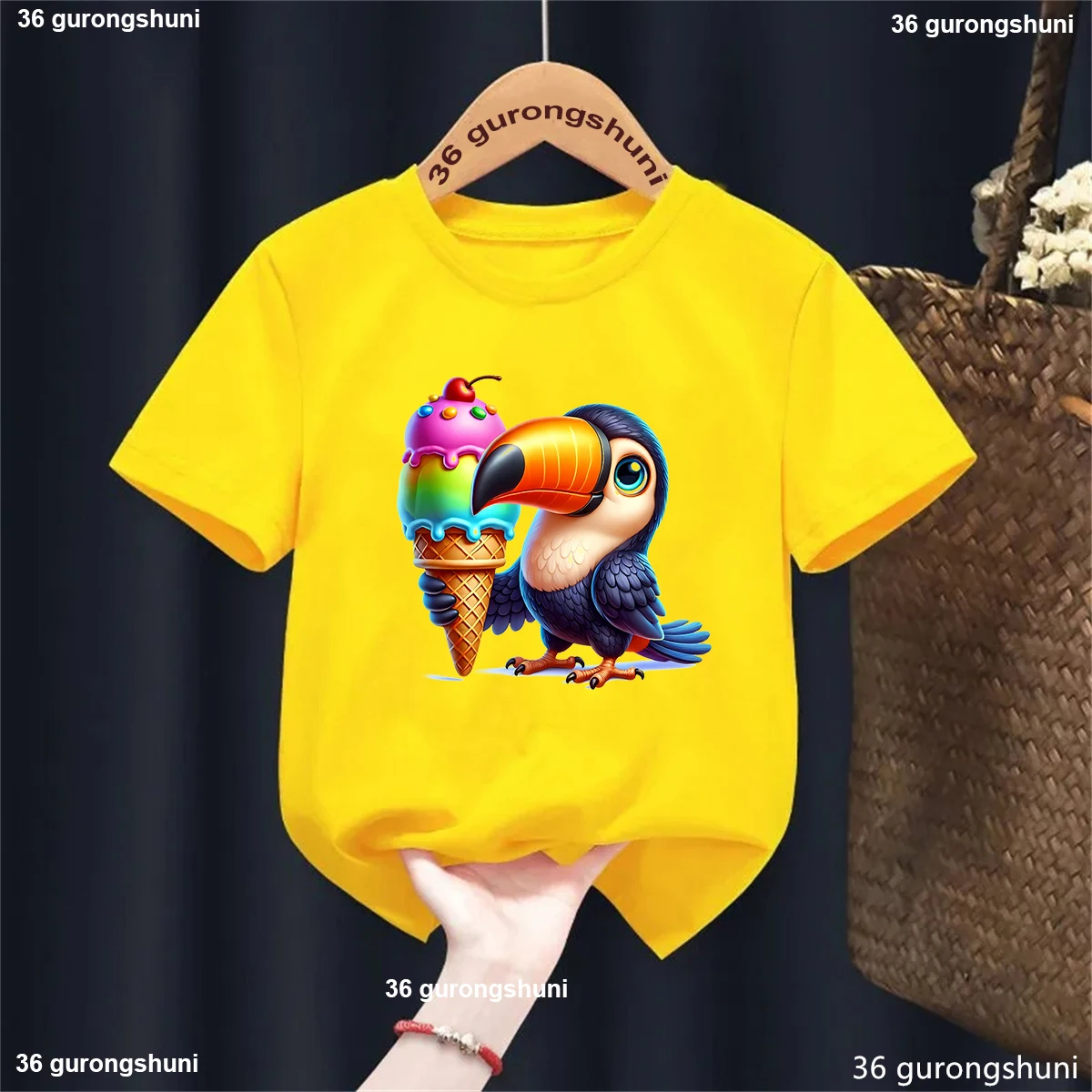 Vista lateral de la camiseta infantil