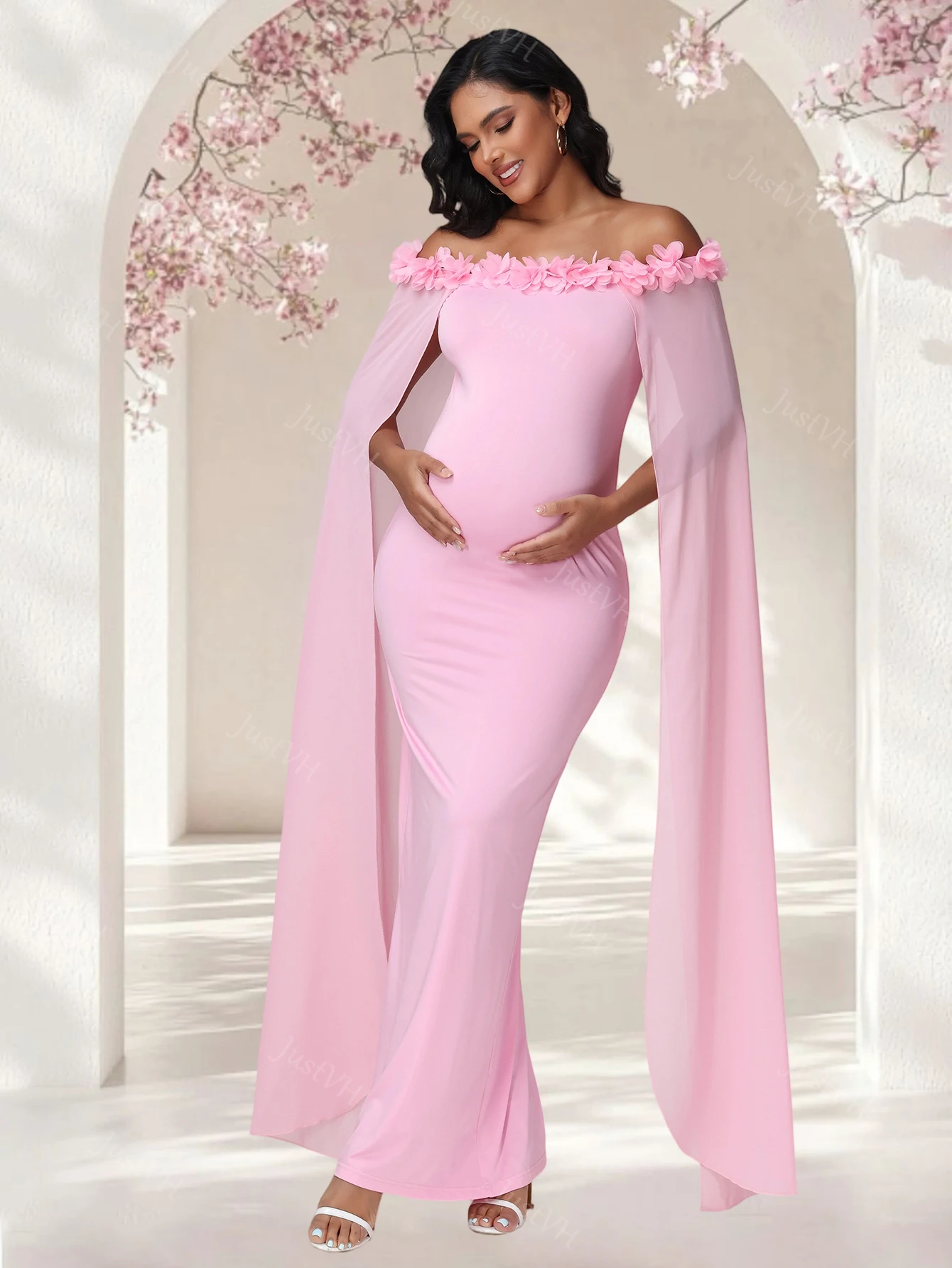Estilo maxi ajustado y detalle de mangas flotantes