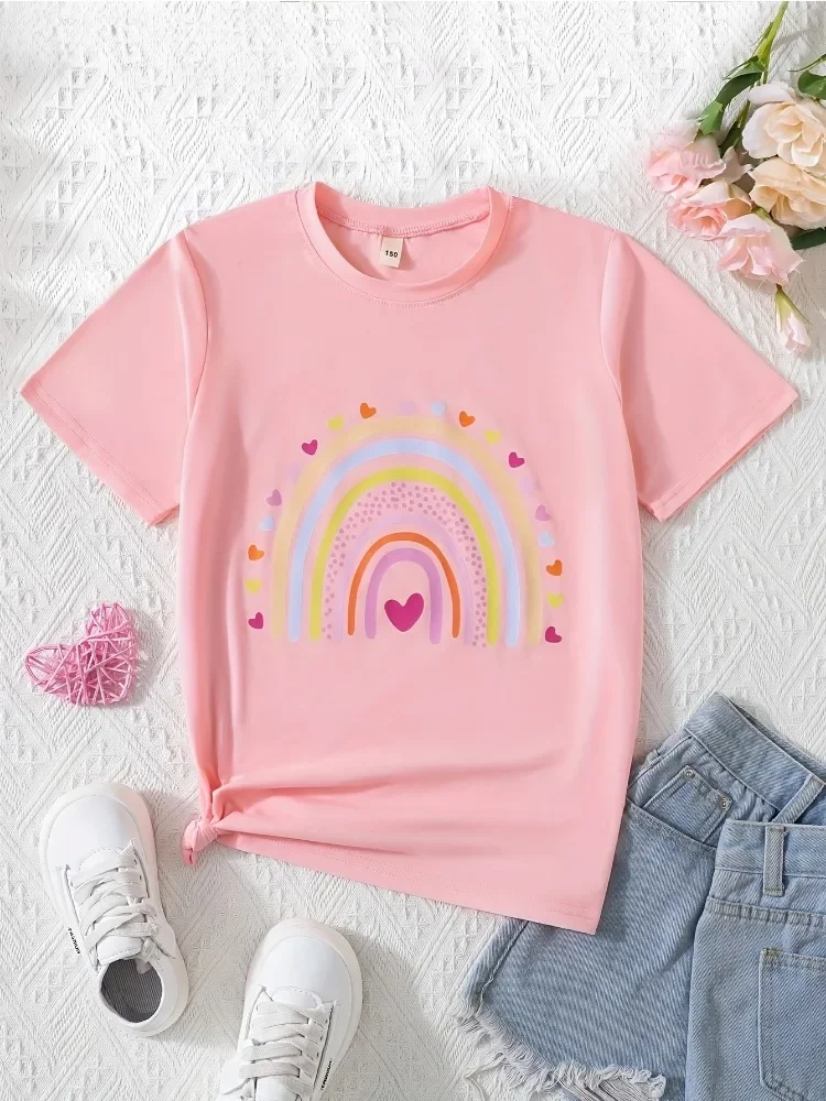 Camiseta de verano para niña en negro con estampado corazón y arcoíris - imagen 2