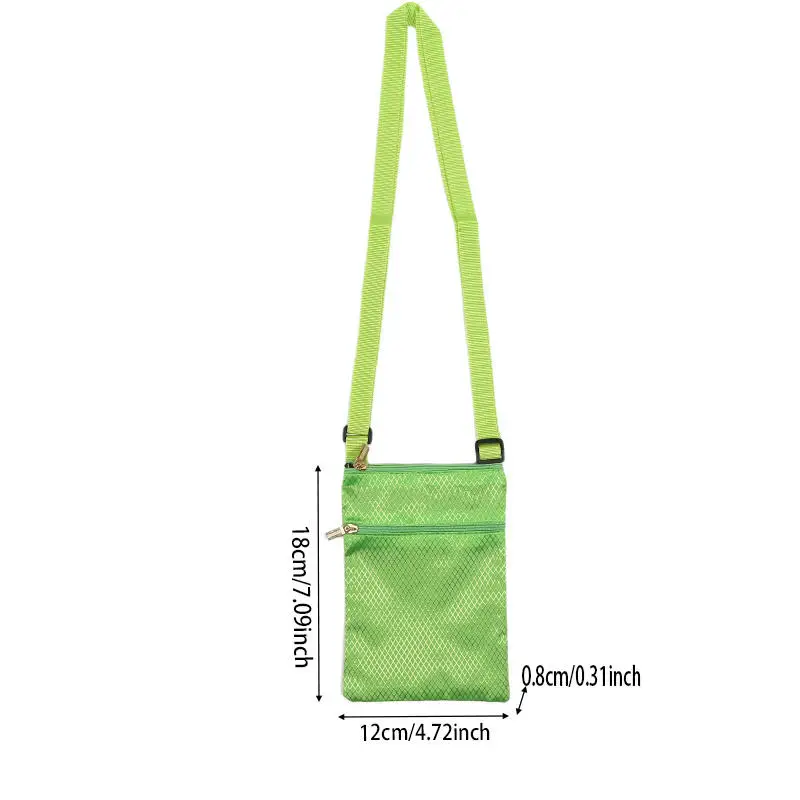 Bolso bandolera compacto con correa delgada