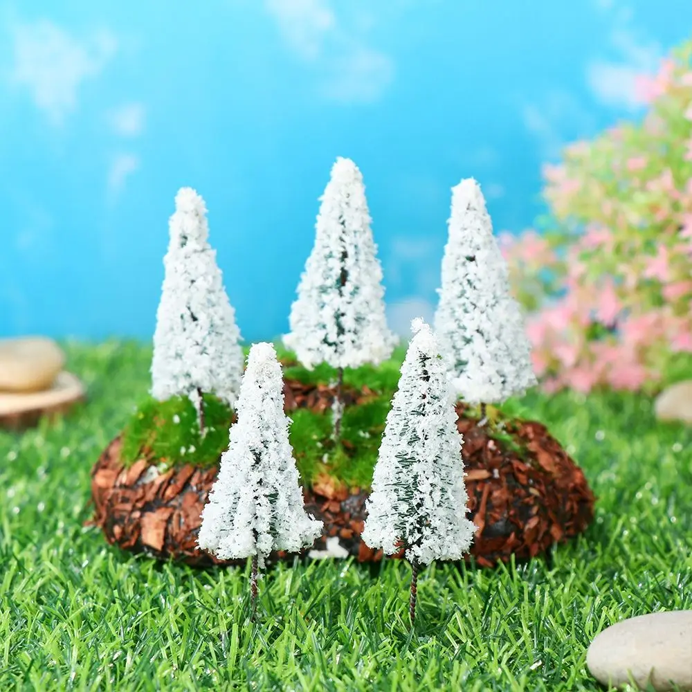 Decoración miniatura con ambiente de jardín fantástico