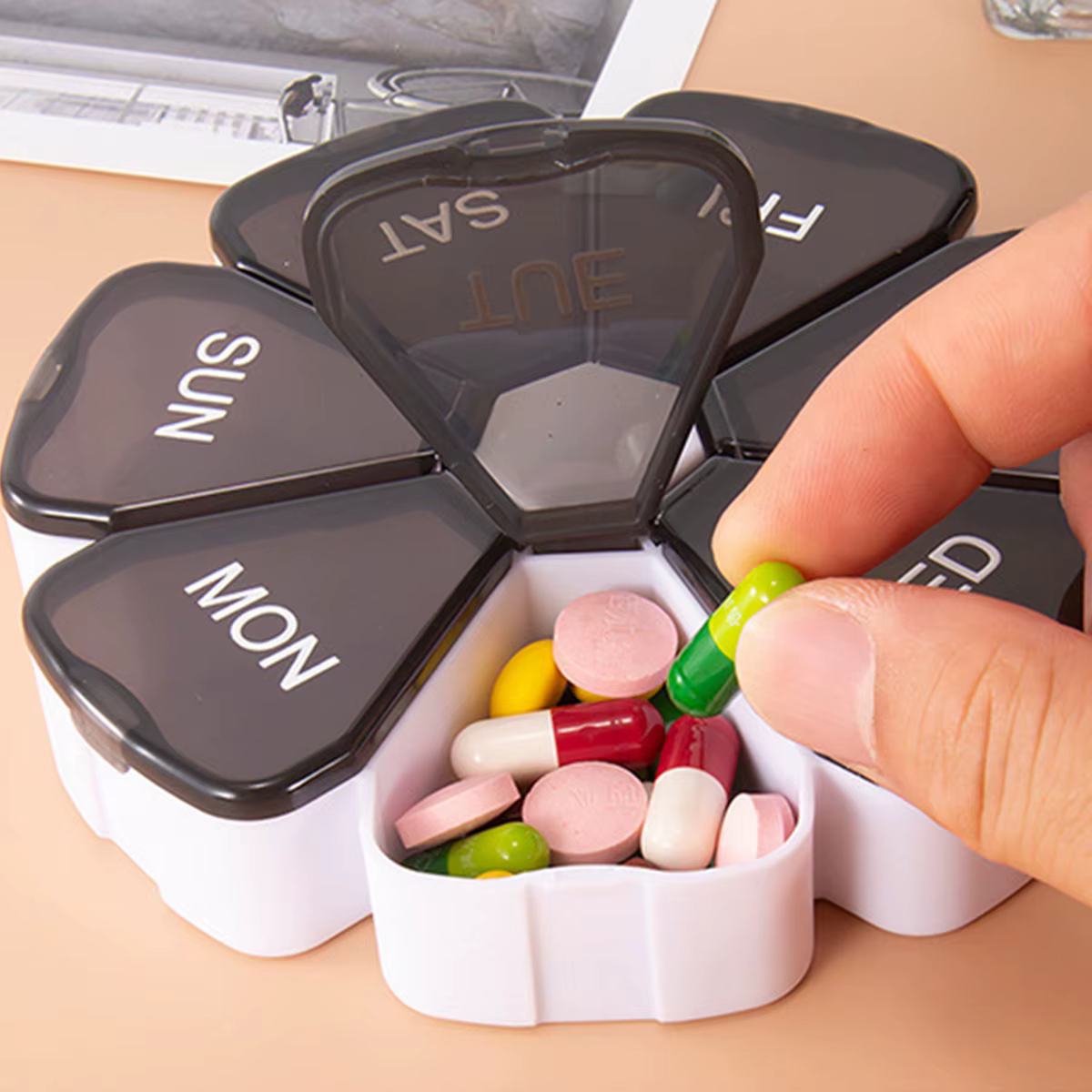 Organizador de medicinas semanal portátil arcoíris y flores - imagen 5