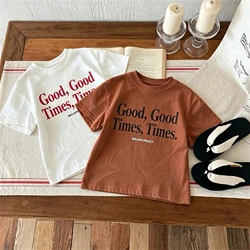 Camiseta niño con estampado de letras y cuello redondo
