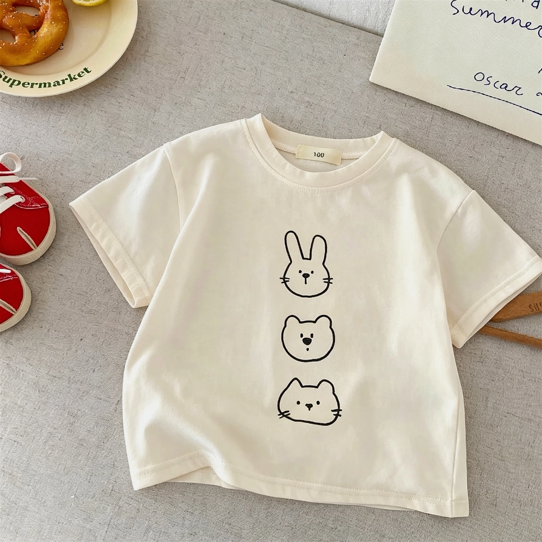 Detalle del diseño estampado en camiseta infantil