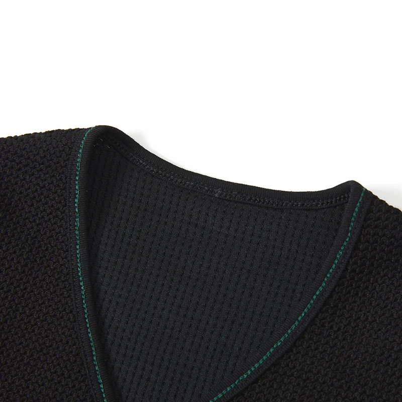 Jersey negro de punto con botones de terciopelo para niños - imagen 2