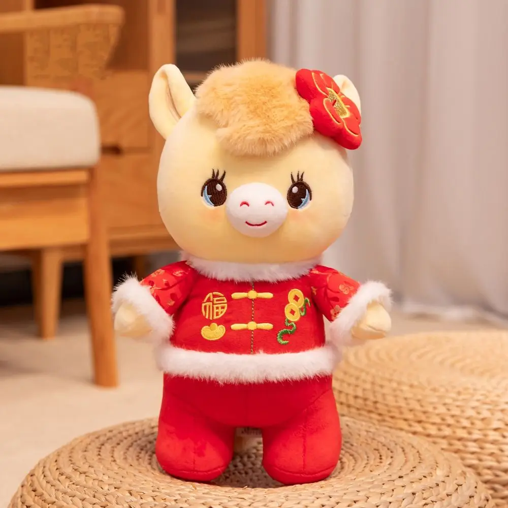 Peluche de caballo del zodiaco chino rojo con traje Tang