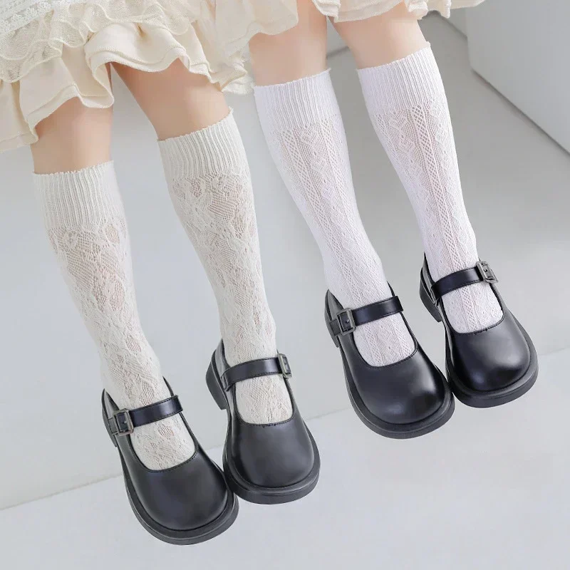 Calcetines finos de encaje hasta la pantorrilla con corazón floral - imagen 2